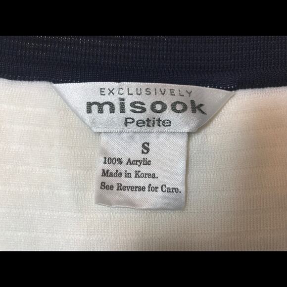 Exclusively Misook Cardigan Sweater Size PS White Navy Blue Trim Gold Buttons - Picture 9 of 9